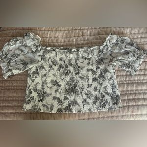 NWOT EXPRESS PUFFED SHORT SLEEVE RUCHED CROP TOP